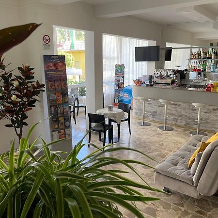 Hotel Barbiani リッチョーネ エクステリア 写真