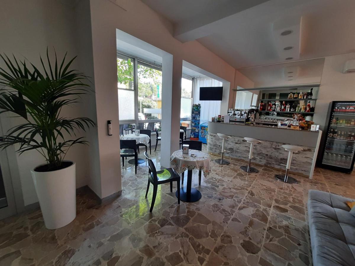 Hotel Barbiani リッチョーネ エクステリア 写真