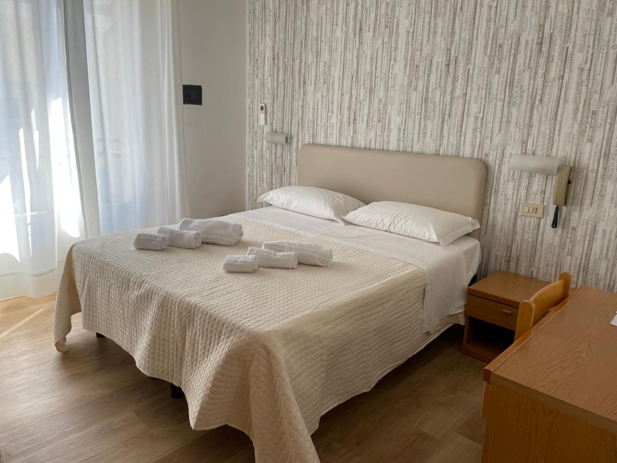 Hotel Barbiani リッチョーネ エクステリア 写真